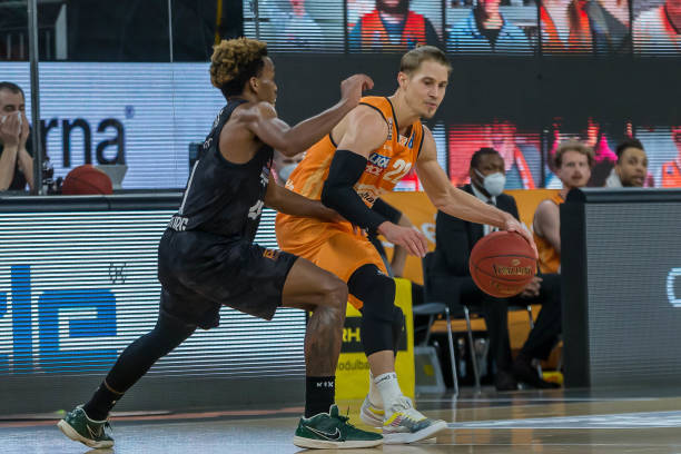 闯入16强 闯入16强