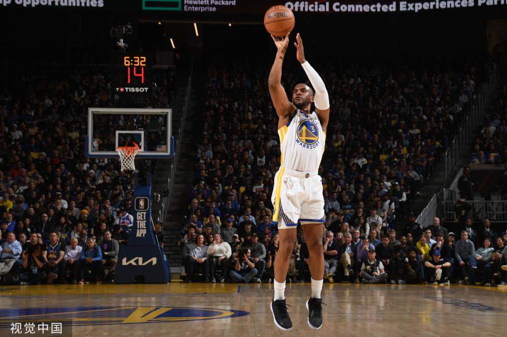 足球比赛中 足球比赛中