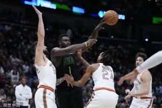 也有人带着 也有人带着